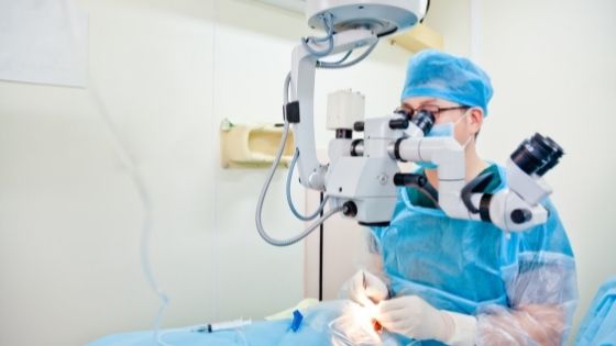 Operación en una clínica ocular